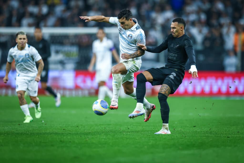 Grêmio segura empate contra o Corinthians e leva decisão para Curitiba