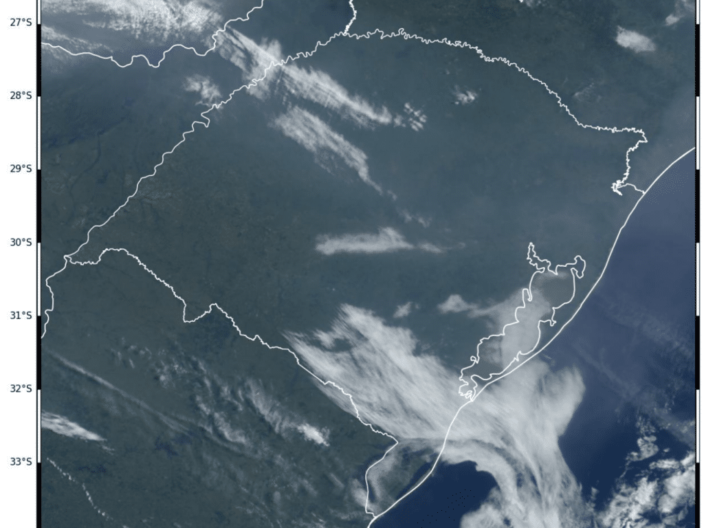 Chuvas e nebulosidade com fumaça das queimadas: Defesa Civil emite alerta para a Zona Sul