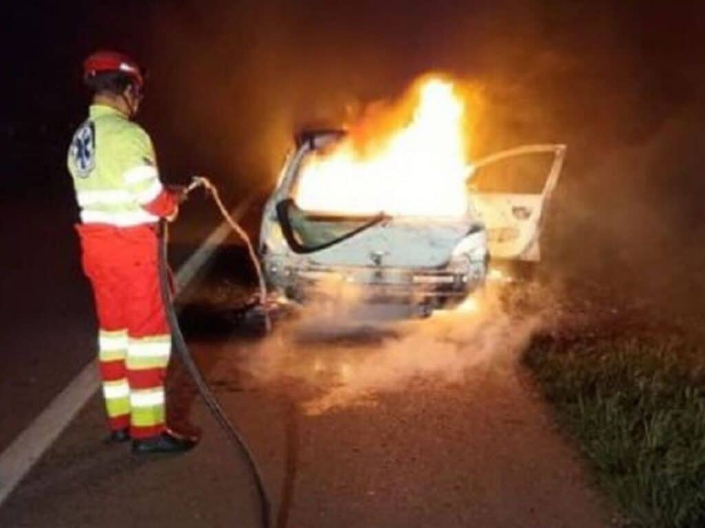 Encruzilhada do Sul: carro é destrúido pelas chamas na BR-392