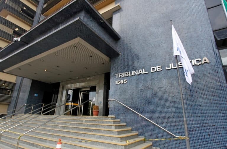 Tribunal de Justiça afasta Juiz de direito.