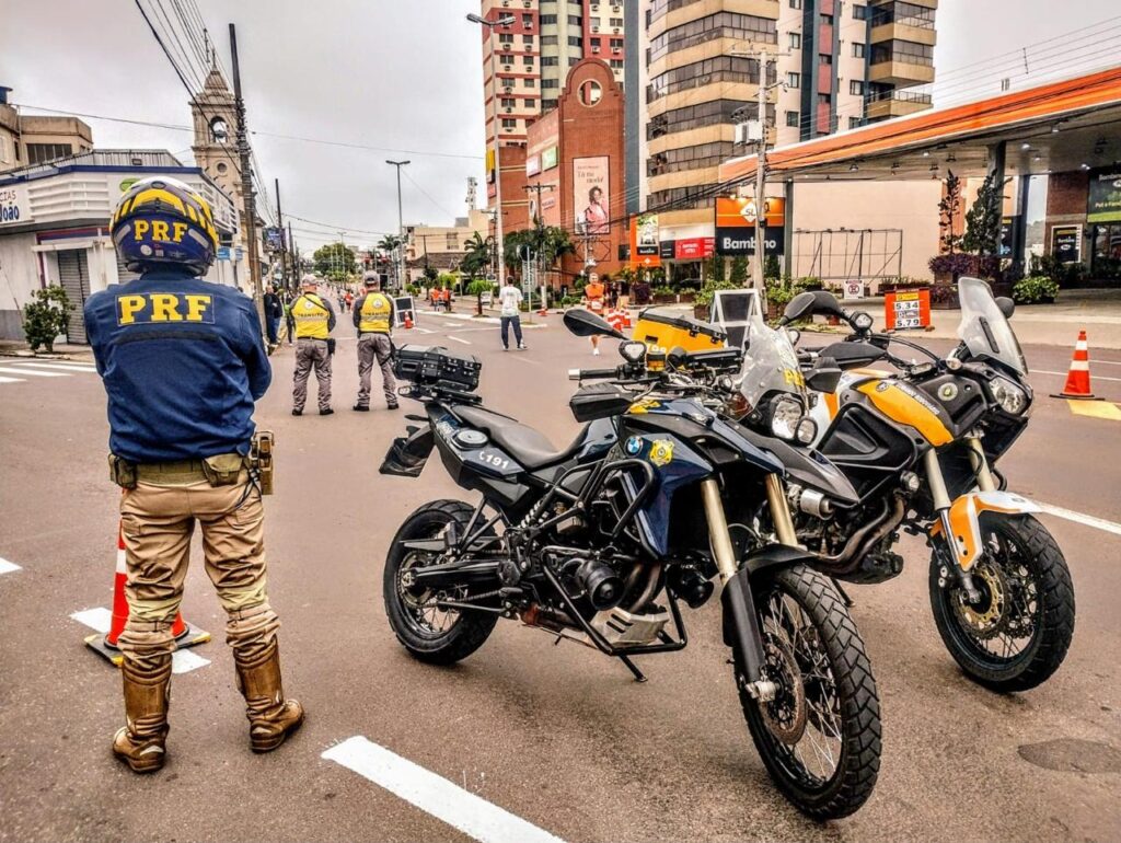 Foragido é preso pela PRF ao furar bloqueio durante a maratona de Santa Maria