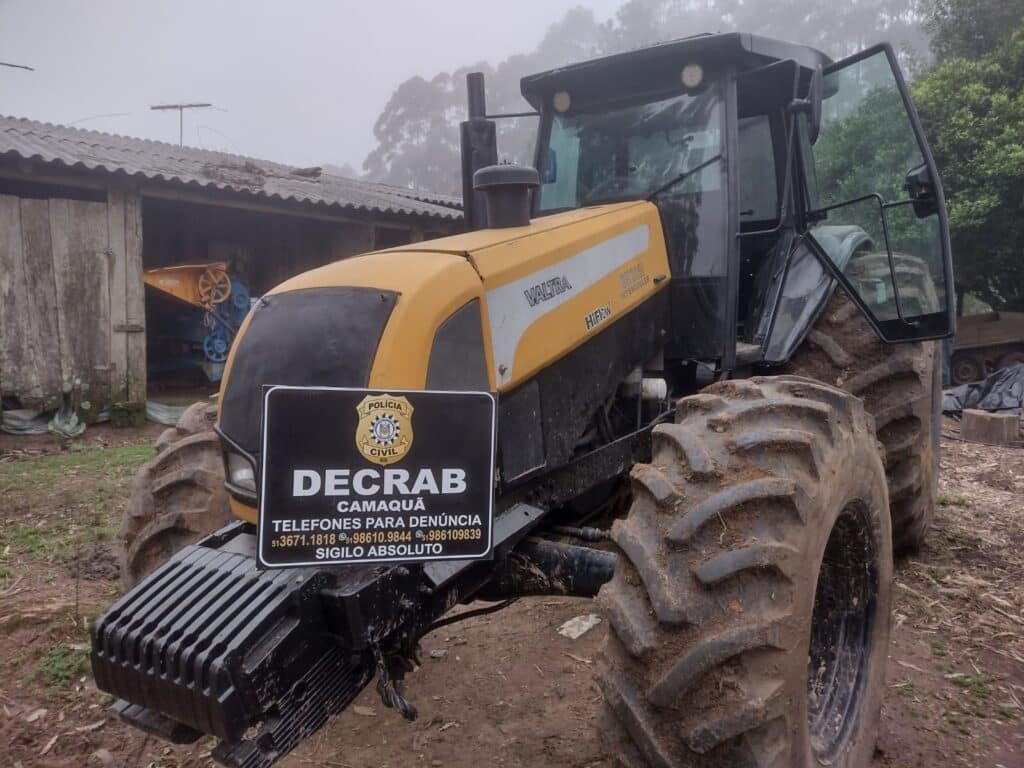 Decrab Camaquã recupera trator no interior de São Lourenço do Sul. Foto: Divulgação | Polícia Civil