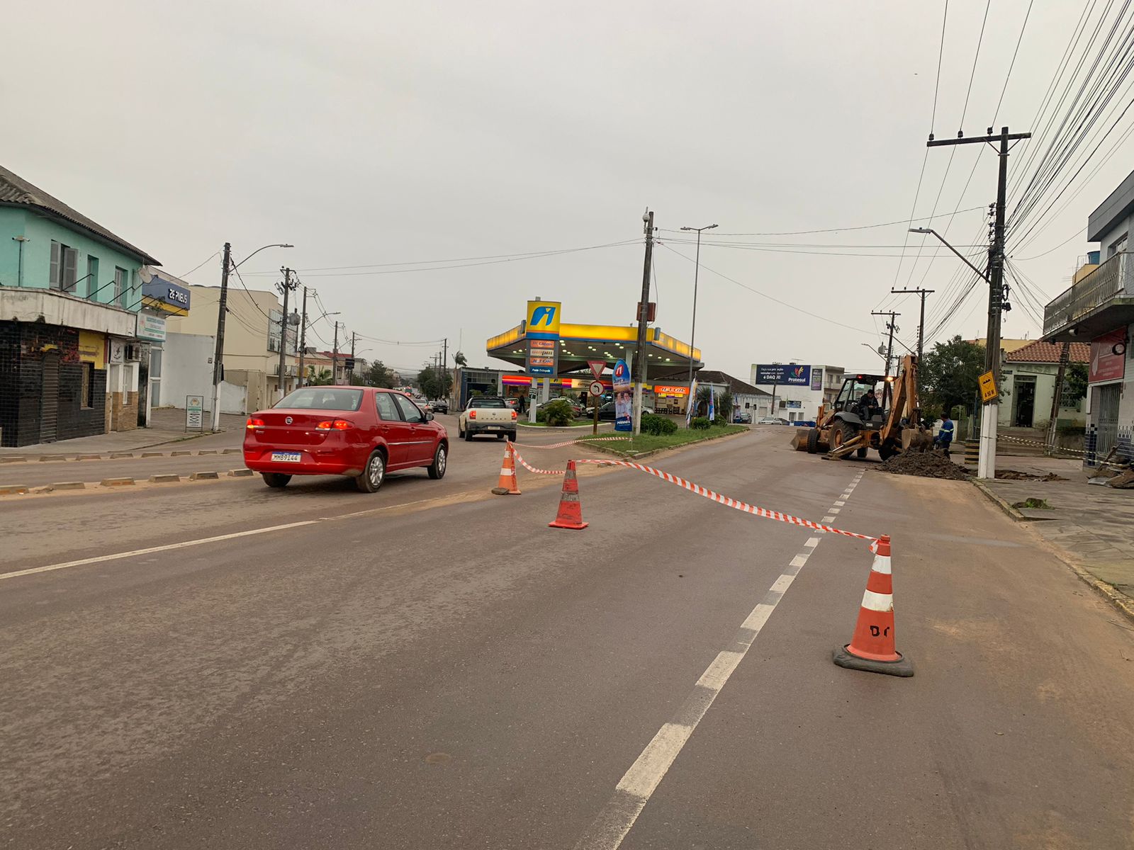 Obras de esgoto causam alterações no trânsito de Camaquã