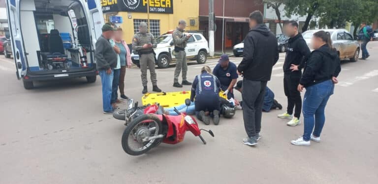 Mulher fica ferida durante acidente no centro de Camaquã