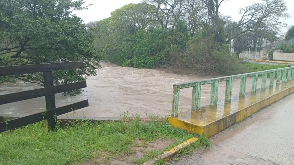 AUD monitora nível do Arroio Duro em Camaquã após fortes chuvas