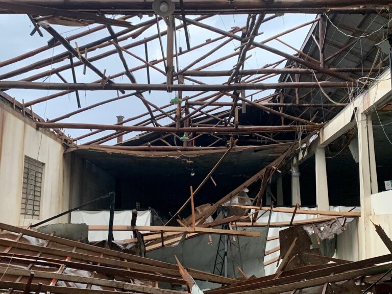 Temporal destrói telhado de pavilhão no Parque do Sindicato Rural de Camaquã