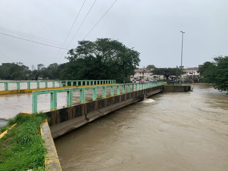 Nível do Arroio Duro permanece alto em Camaquã e mantém moradores em alerta