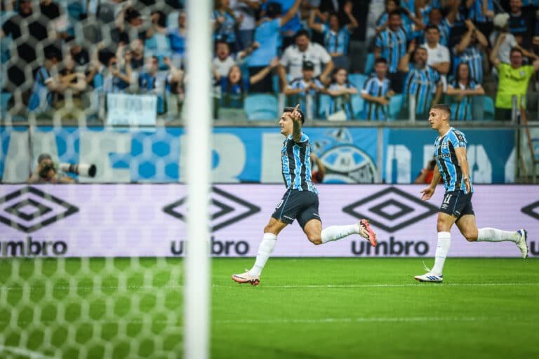 Vitória do Grêmio sobre o Flamengo traz alívio ao tricolor