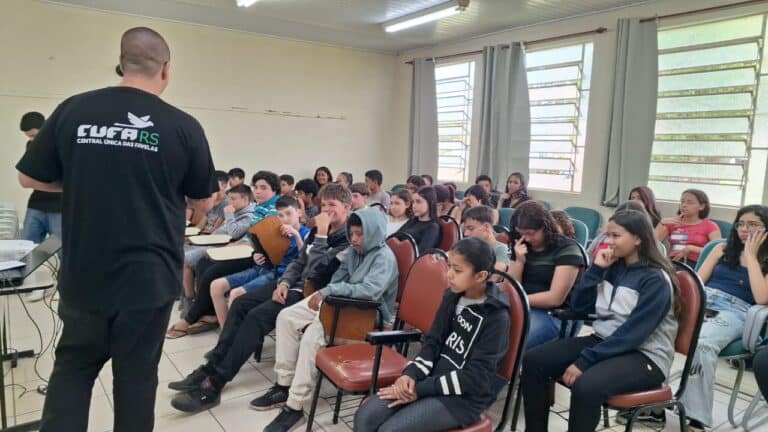 Central única das favelas realiza palestra em Camaquã