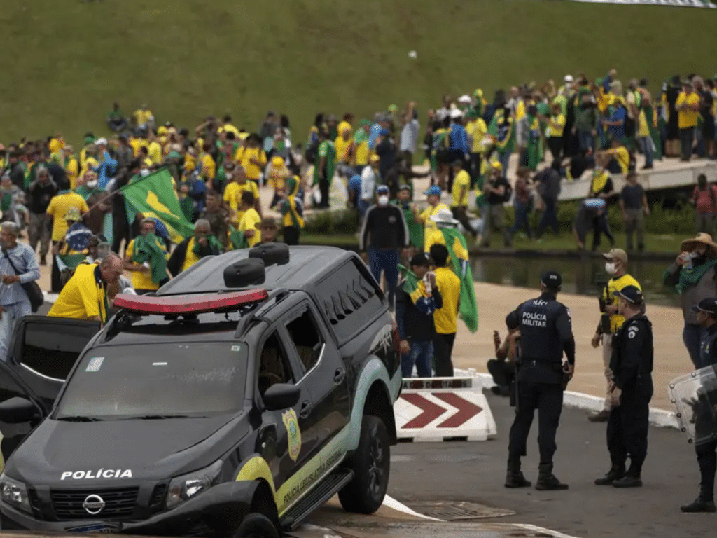 Alexandre de Moraes determina extradição de foragidos do 8/1 que estão no exterior