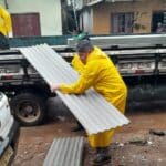 Mais de 3 mil telhas distribuídas em Camaquã para reconstrução de casas