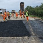 Ecosul libera fluxo na pista sul no km 407 da BR-116 em Camaquã