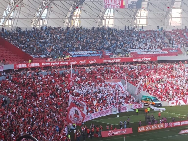 Inter vence o Grêmio no Gre-Nal e se aproxima do G-4 do Brasileirão