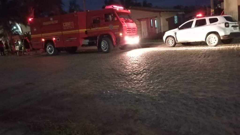 Bombeiros de Camaquã controla princípio de incêndio em residência