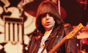 Johnny Ramone foi um dos membros fundadores da banda 'Ramones'. Foto: Reprodução/Internet