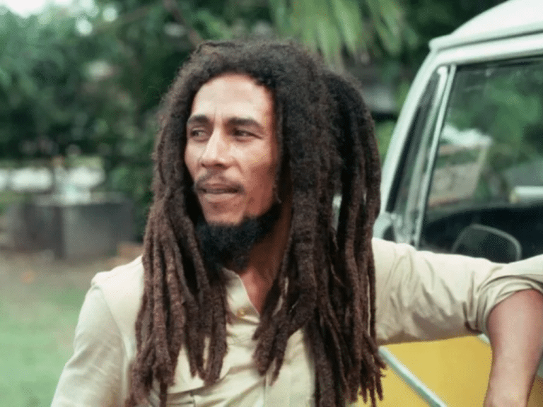 Hoje na história – 03 de dezembro – Bob Marley sofre tentativa de assassinato e primeiro SMS é enviado