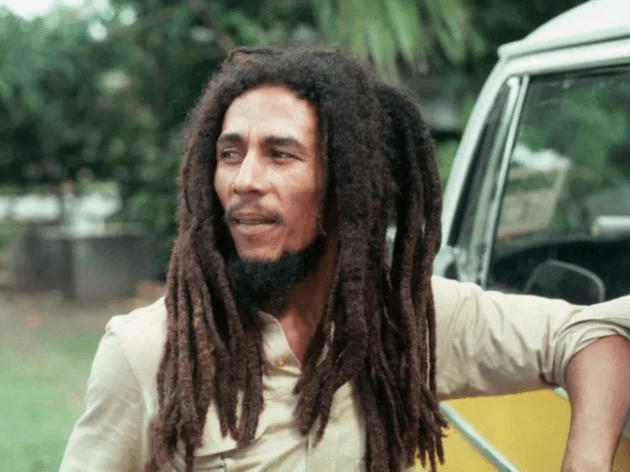 Hoje na história – 03 de dezembro – Bob Marley sofre tentativa de assassinato e primeiro SMS é enviado
