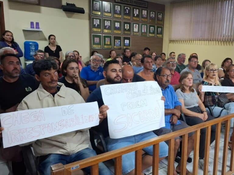 Moradores de Arambaré protestam contra interdição de balsa