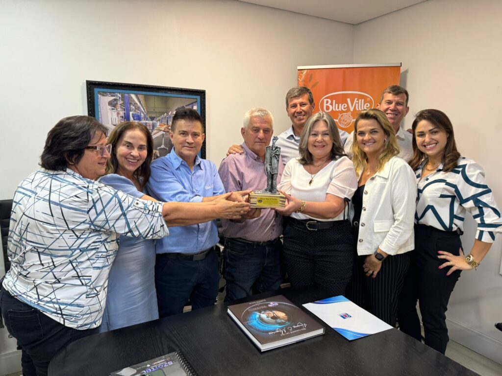 Grupo Roxo recebe Troféu Raízes da Blue Ville em Camaquã