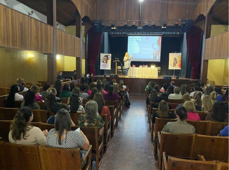 Capacitação sobre violência contra a mulher é realizada em Camaquã