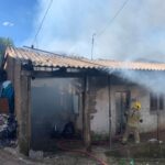 Casa fica destruída por incêndio em Camaquã