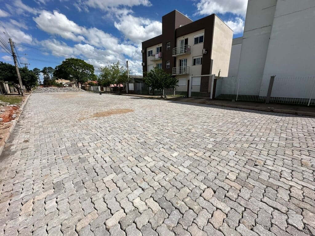 Obras de calçamento avançam no bairro Cohab em Camaquã