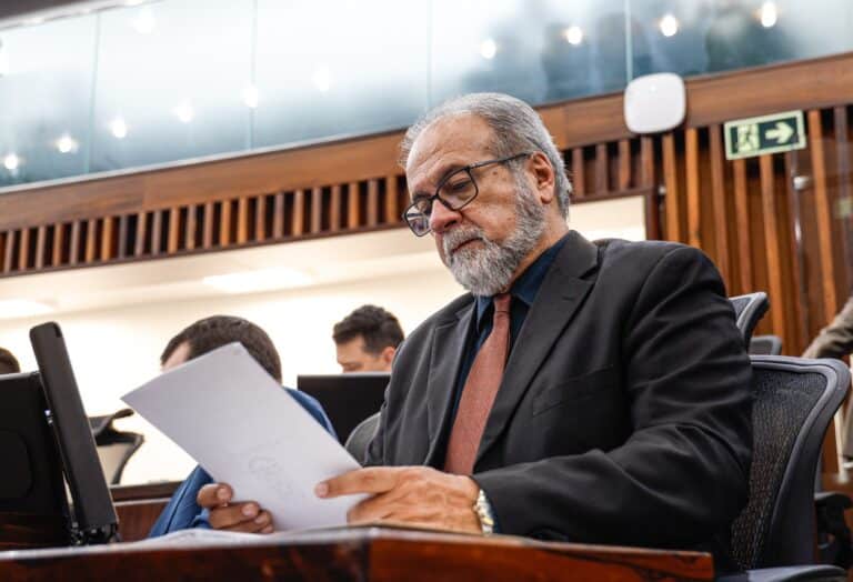 Deputado propõe o fim da multa em contrato escolar por motivo de saúde