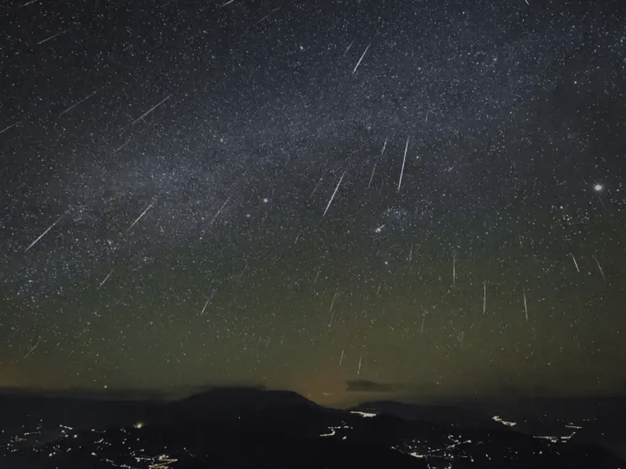 Última grande chuva de meteoros do ano ocorre na noite desta sexta