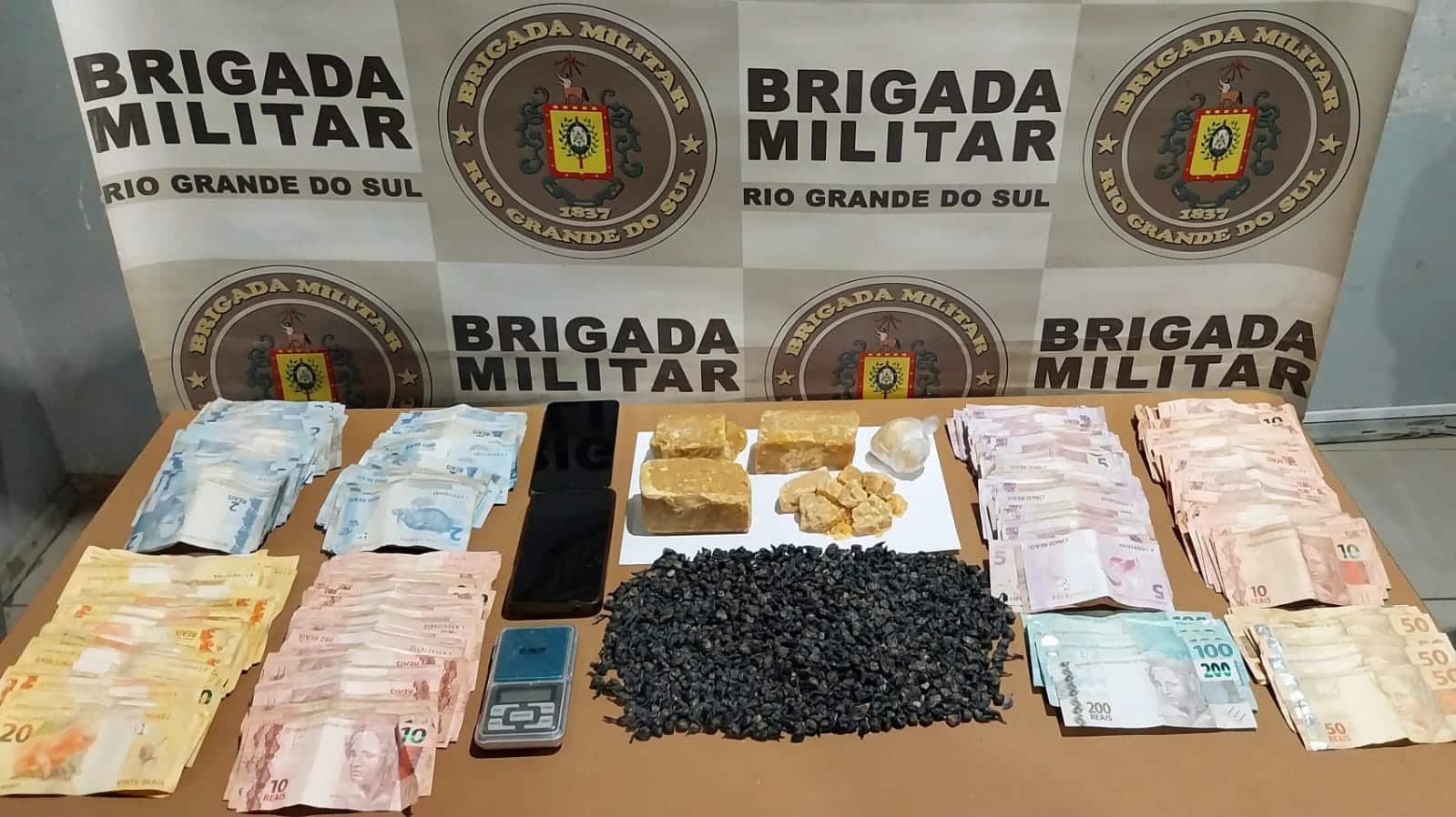 Brigada Militar prende mulher por tráfico de drogas em Pelotas