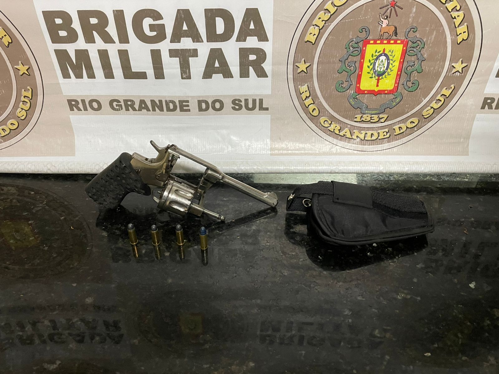 Homem é preso por porte ilegal de arma de fogo em Camaquã