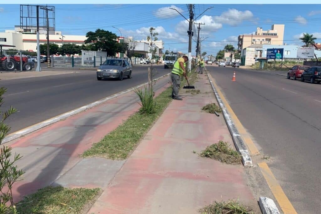 Ciclovia da Loureiro da Silva em Camaquã recebe limpeza e manutenção