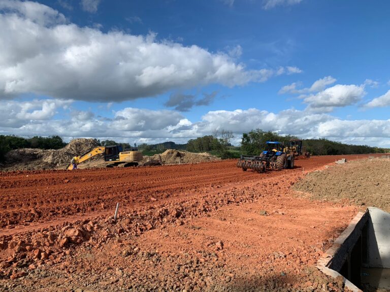 Obras de compactação do solo ganham ritmo no Distrito Industrial de Camaquã