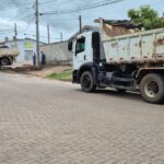 Prefeitura de Camaquã recolhe entulhos nas ruas do bairro Viégas