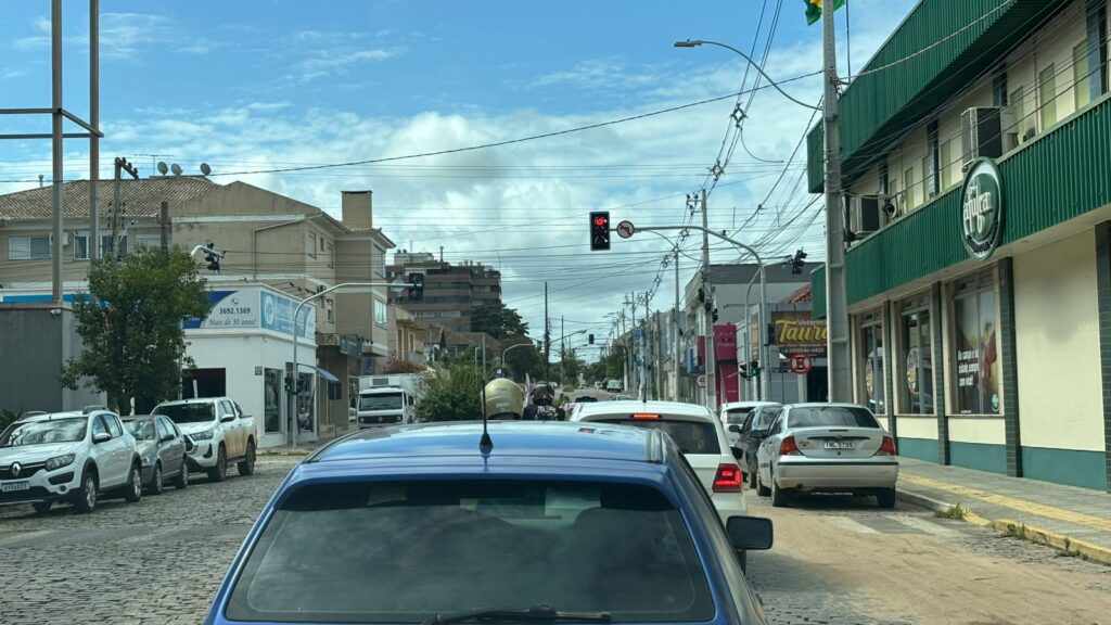 Novas sinaleiras da Avenida Sete de Setembro entram em funcionamento em Camaquã