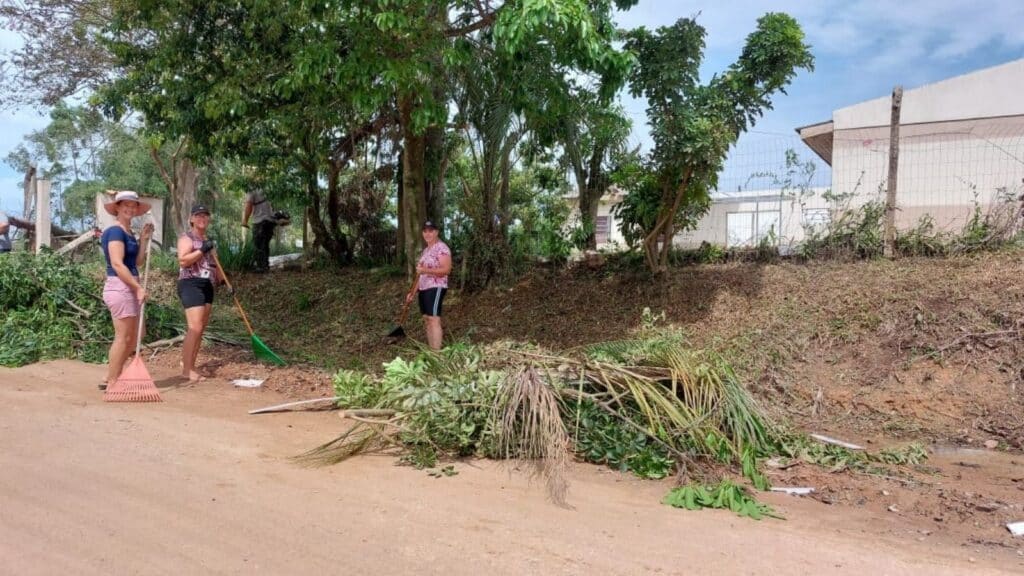 Comunidade se une para reconstruir escola no interior de Camaquã