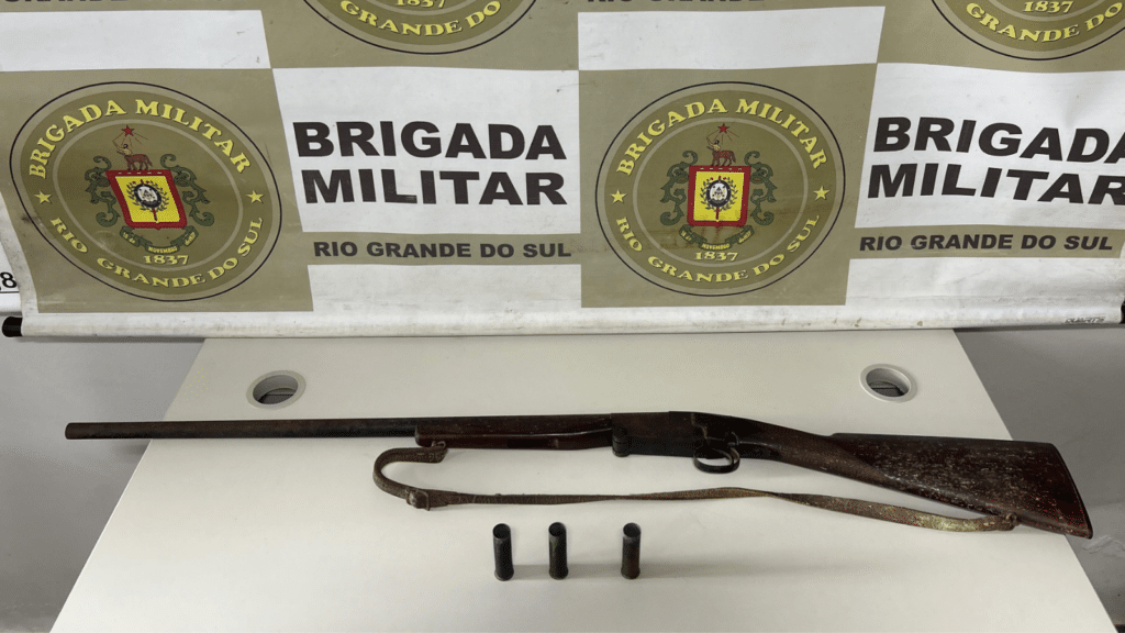 Idoso é preso por posse ilegal de arma de fogo após agredir funcionária pública em Canguçu