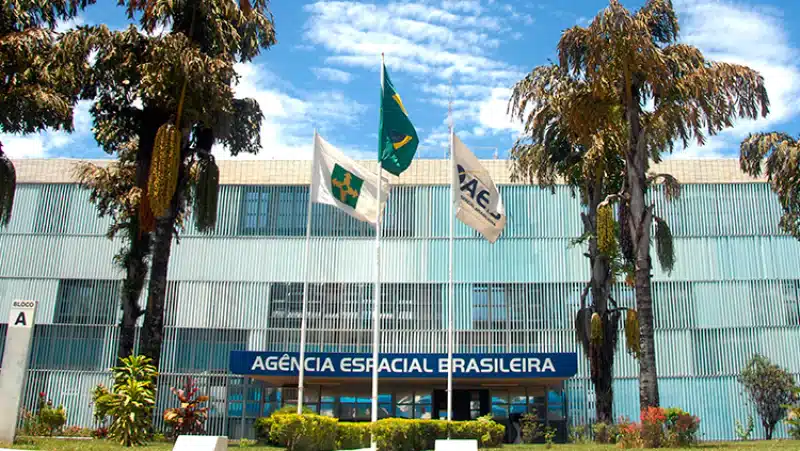 Hoje na história - 10 de fevereiro - Fundação da Universidade de Caxias do Sul e criação da Agência Espacial Brasileira