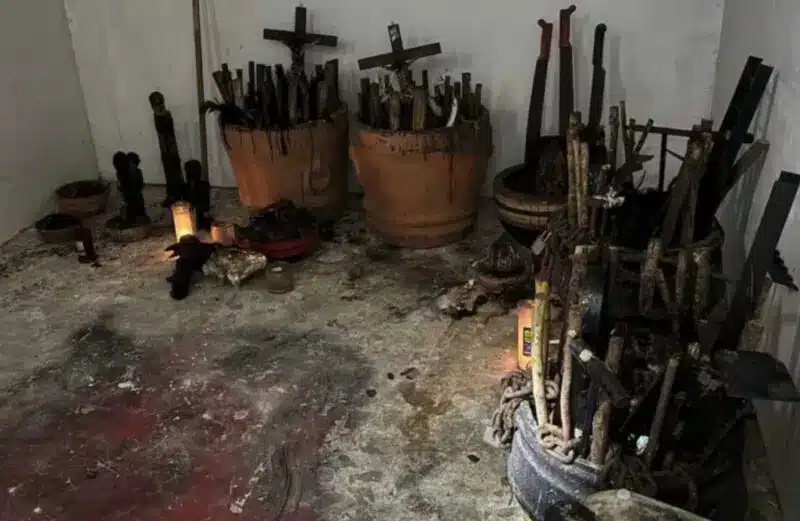 Altar macabro com crânios é descoberto no México