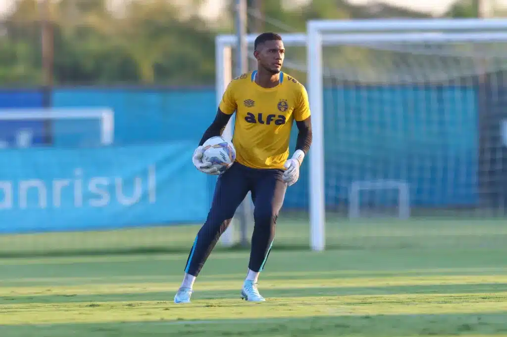 Grêmio renova e empresta goleiro ao Athletic-MG