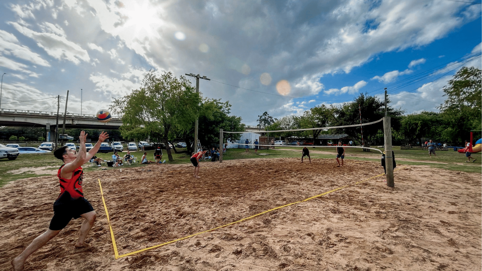 Campeonato de vôlei de duplas começa com disputas acirradas em Cristal