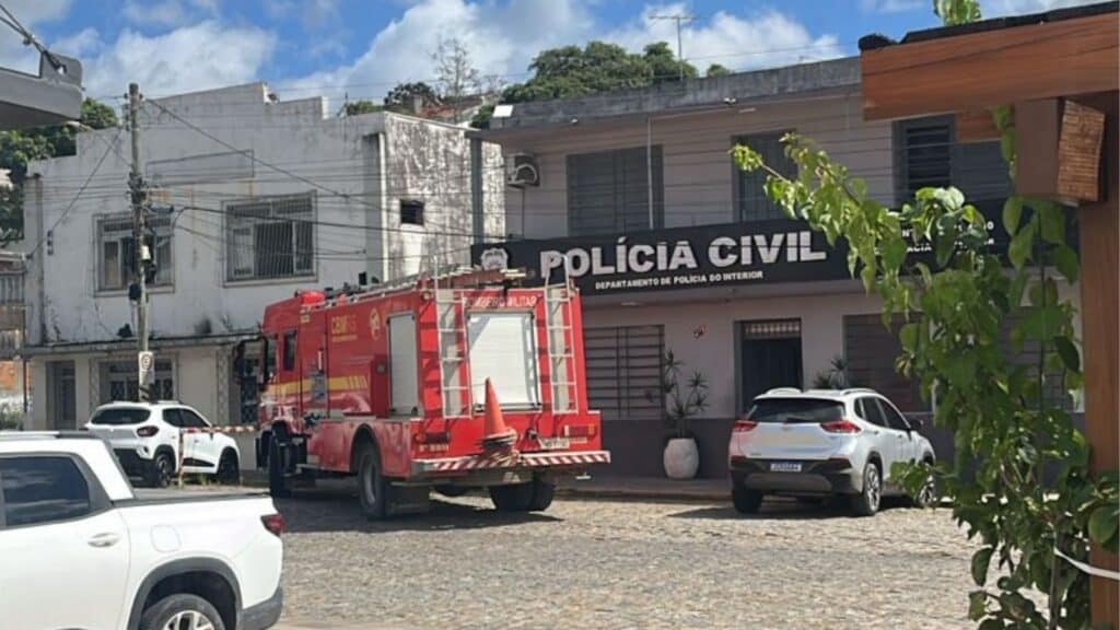 Princípio de incêndio em delegacia de Camaquã é controlado pelos Bombeiros