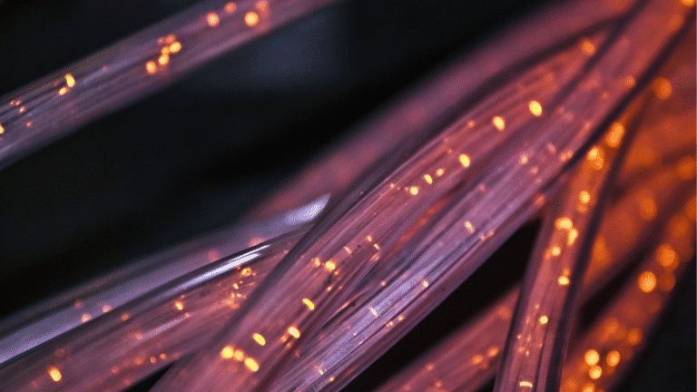 Hoje na história - 22 de abril - Utilizada pela primeira vez a fibra óptica