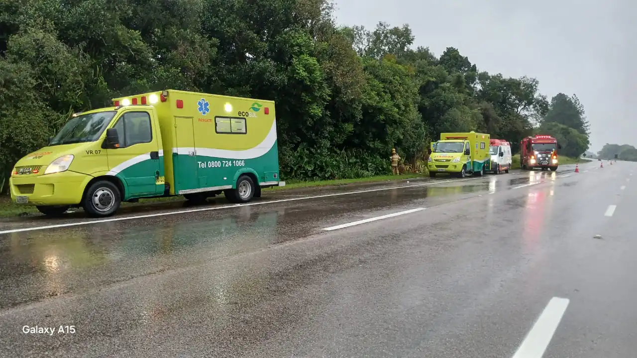 Mulher morre após capotamento na BR-116 em São Lourenço do Sul