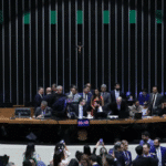 Câmara aprova urgência para PL que proíbe desconto automático no INSS