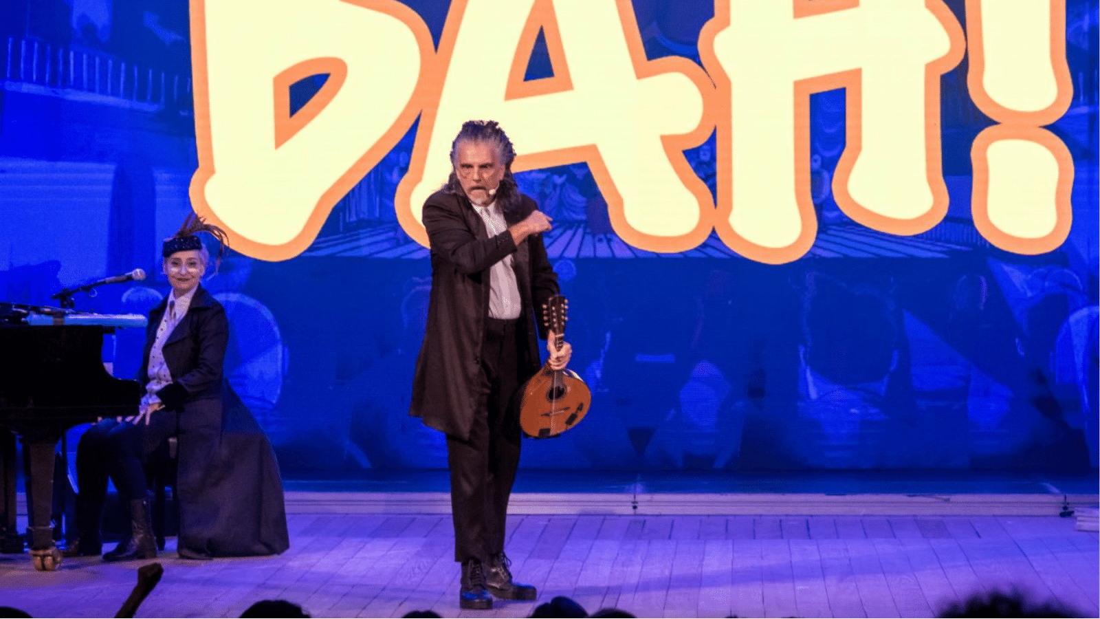 Gramado Summit promove espetáculo Sbørnia Kontr’Atracka em apresentação gratuita no Teatro Elisabeth Rosenfeld