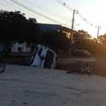 Carro cai em buraco de obra da Prefeitura de Arambaré