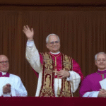 Cardeal americano Robert Francis Prevost é eleito Papa e adota o nome de Leão XIV