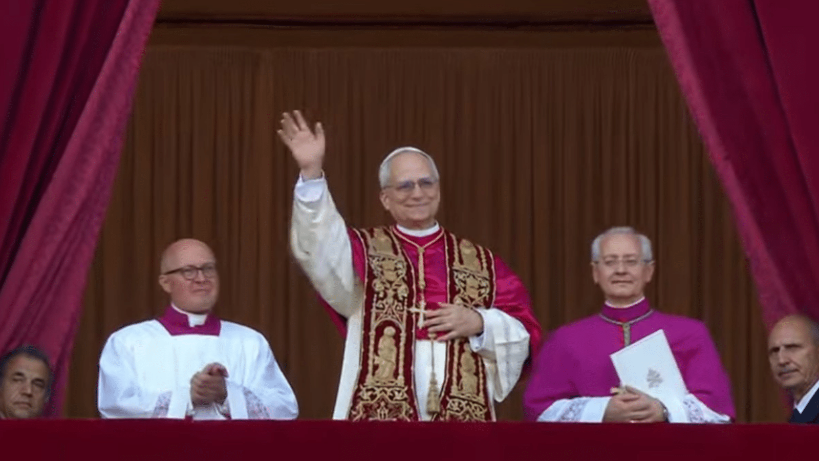 Cardeal americano Robert Francis Prevost é eleito Papa e adota o nome de Leão XIV