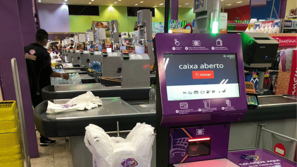 Roxo Centro de Compras abre vagas de emprego em Camaquã
