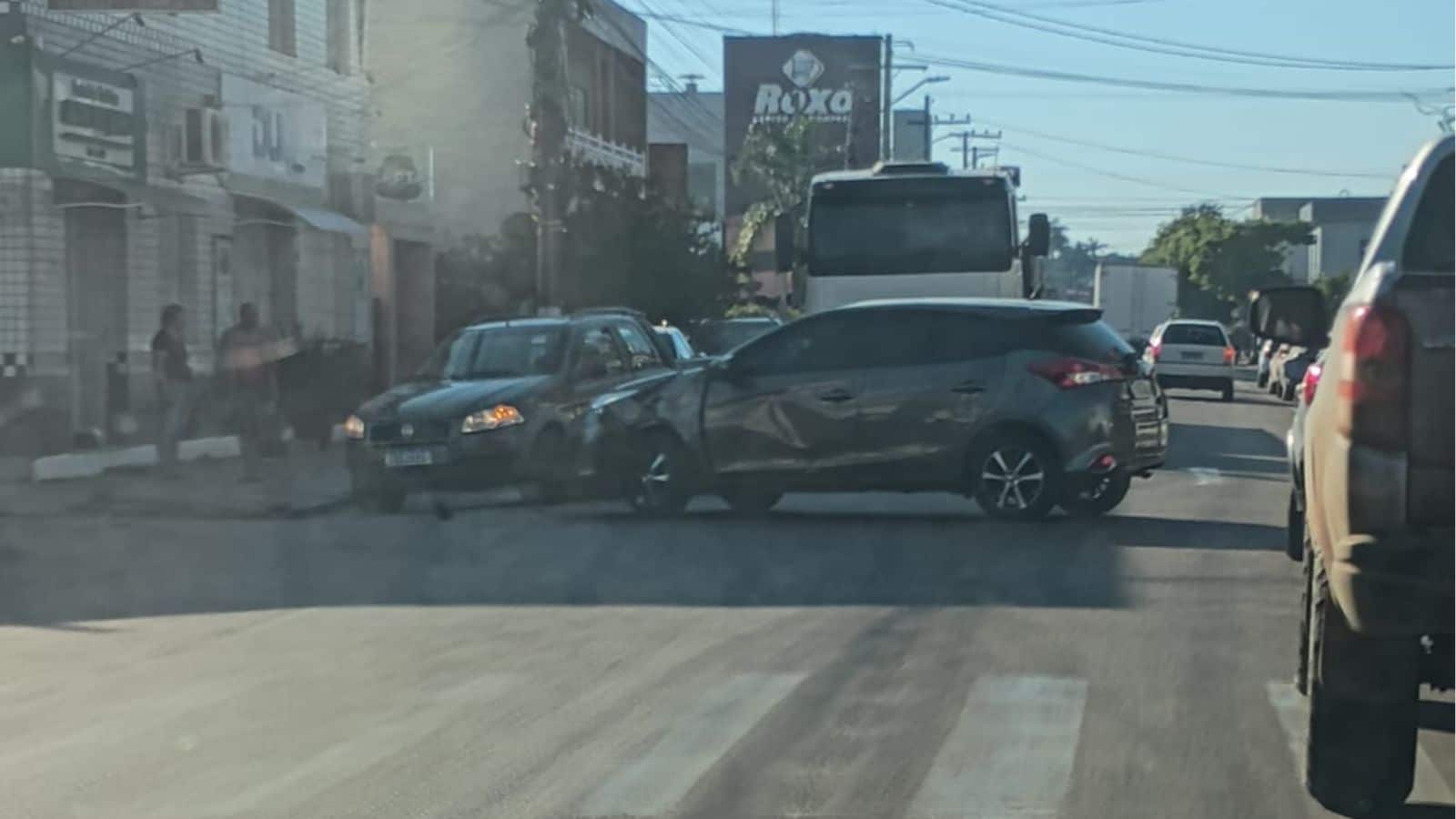 Carro e moto se envolvem em colisão em Camaquã